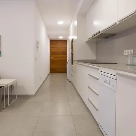 Piso De Ciudad Frente A La Playa דירה